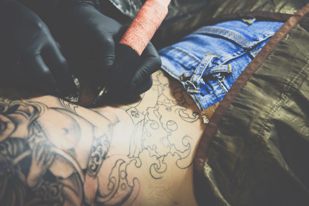 what are the risk factors of tattoo